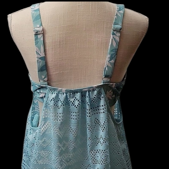 Light Green Eyelet Tankini Swimsuit - Picture 4 of 7